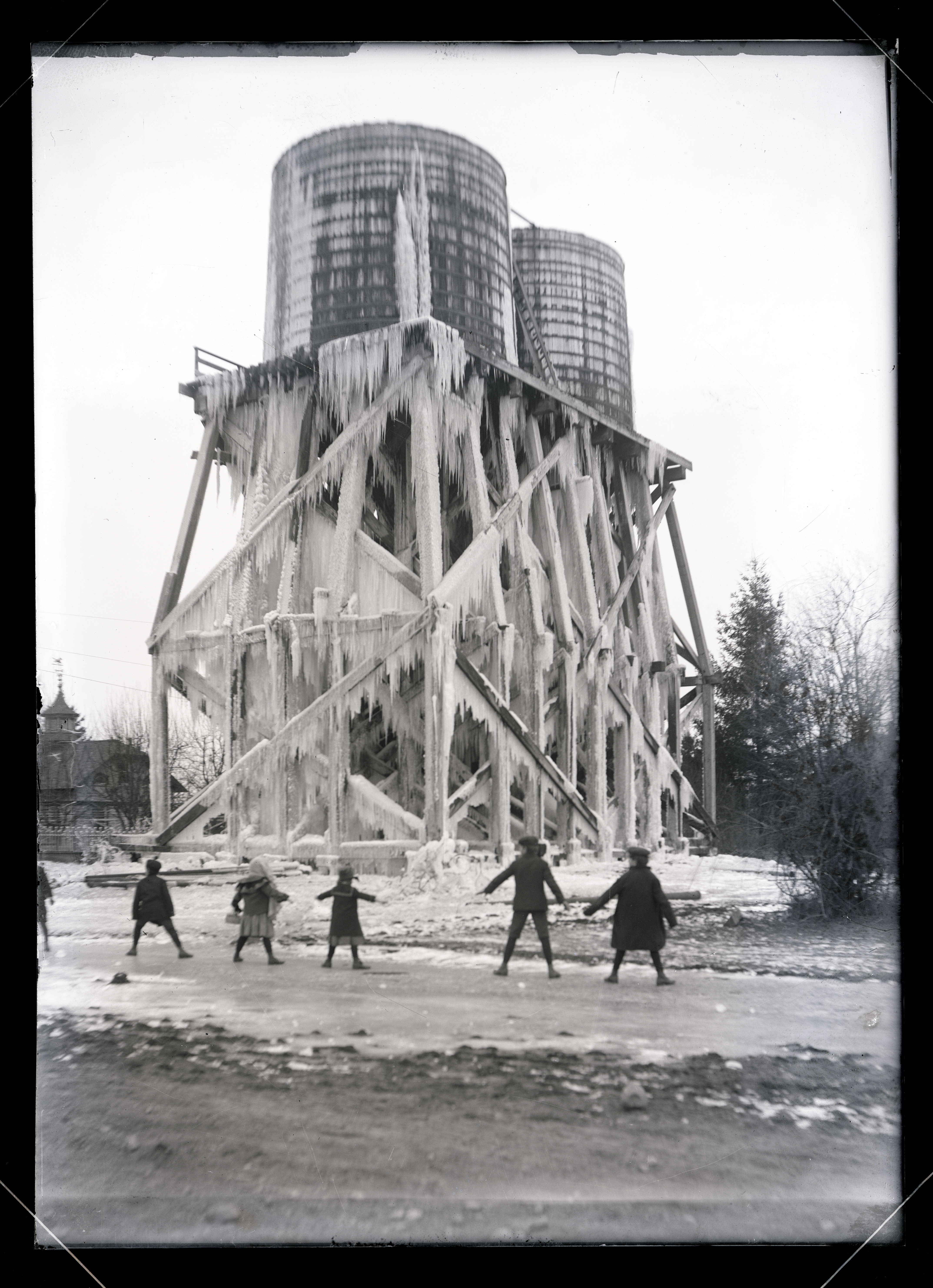 Silver thaw, Sellwood water tower